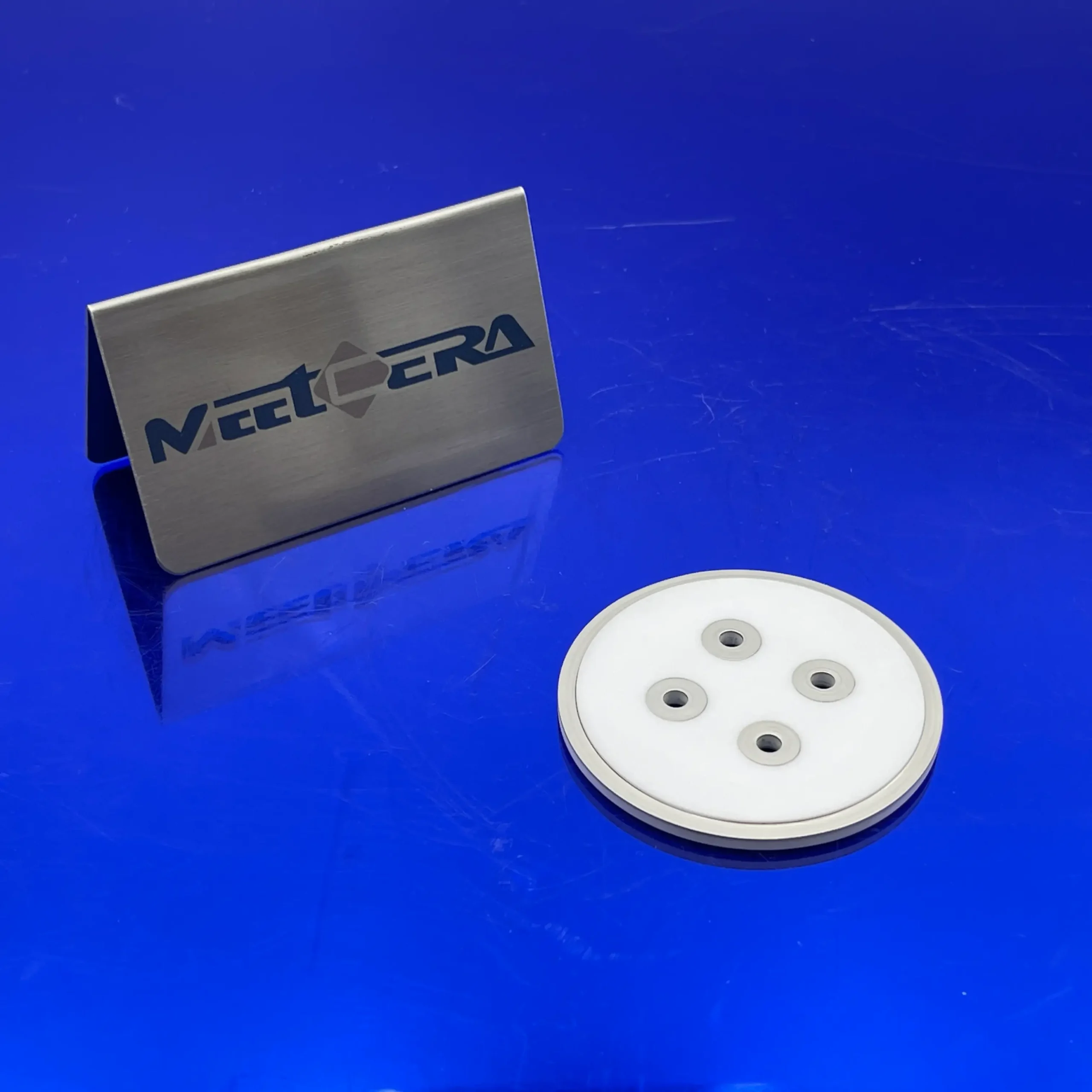 Metallized ceramic circular plate