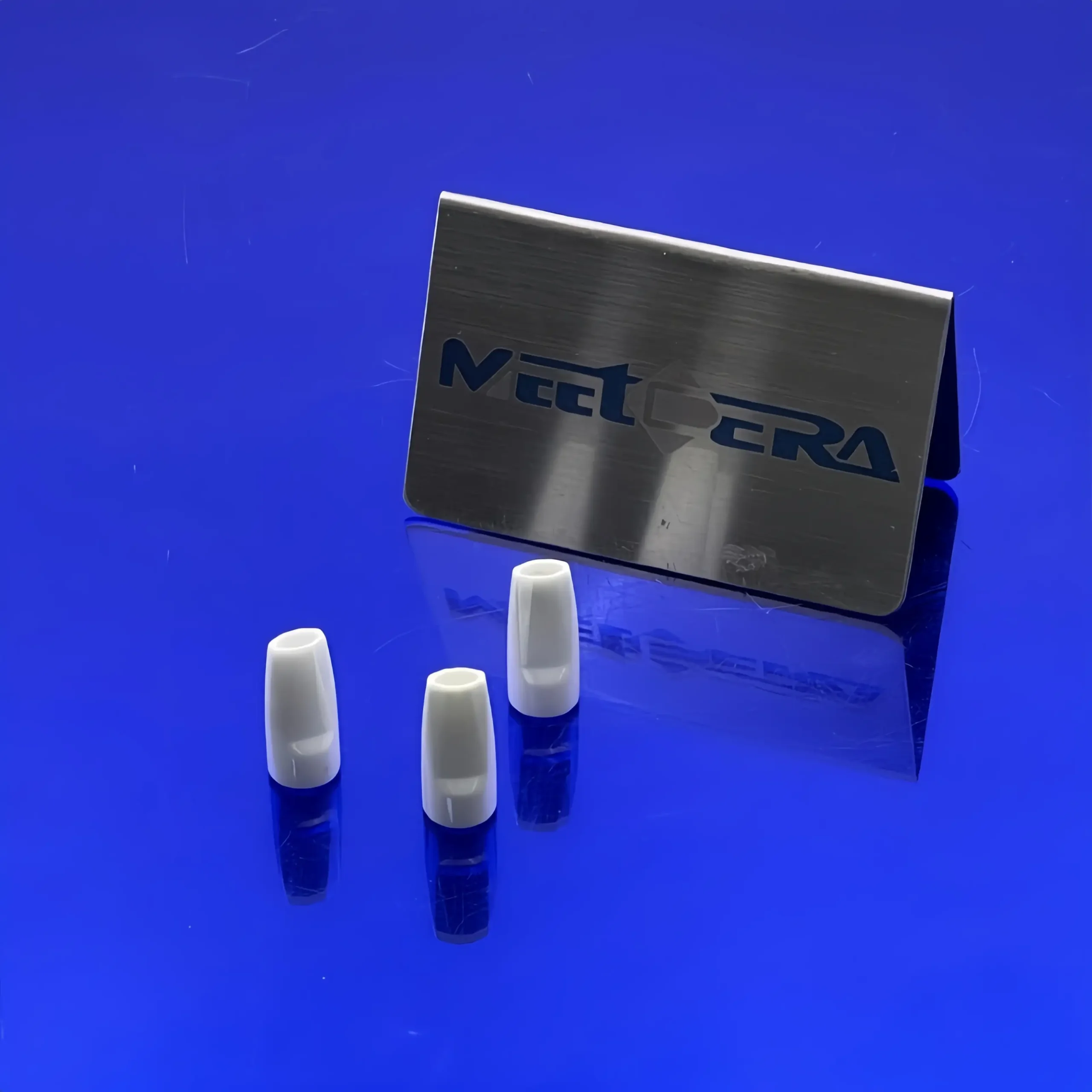 White ceramic cigarette holder1.1