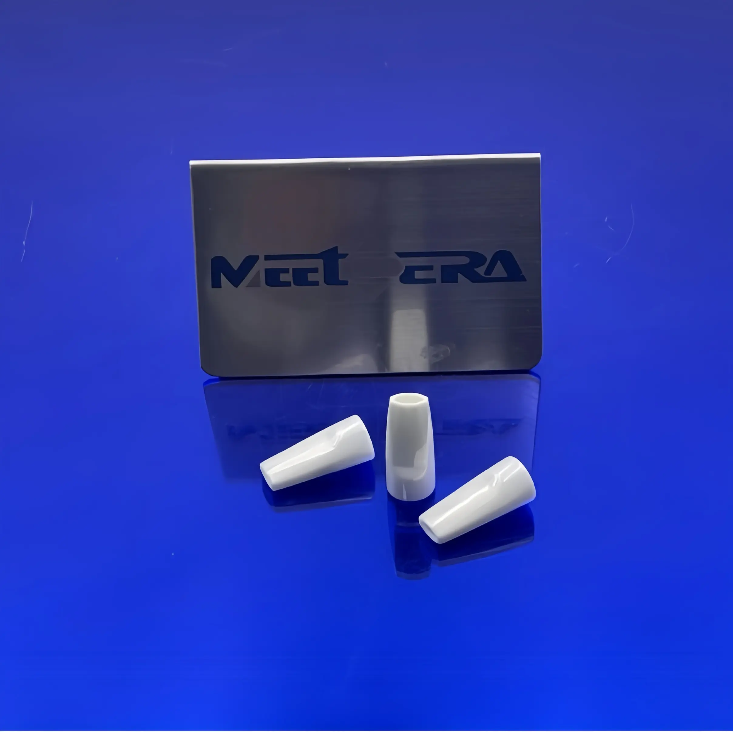 White ceramic cigarette holder1